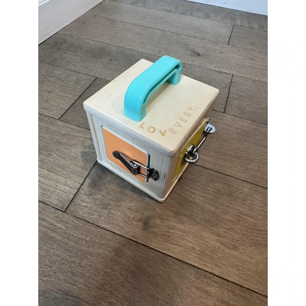 Lovevery Wooden Activity Cube Lock Box Latches Multicolor Montessori 12-18 Mo‎